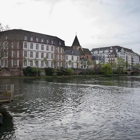 Au Centre